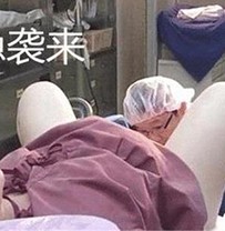 女子举着一条鱼进了医院！医生：做得对
